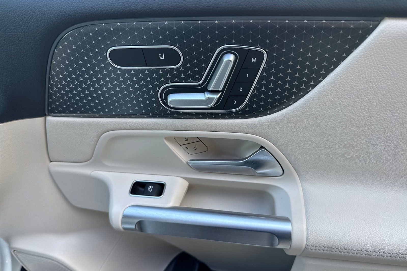 Certified 2025 Mercedes-Benz GLB 250 image 20