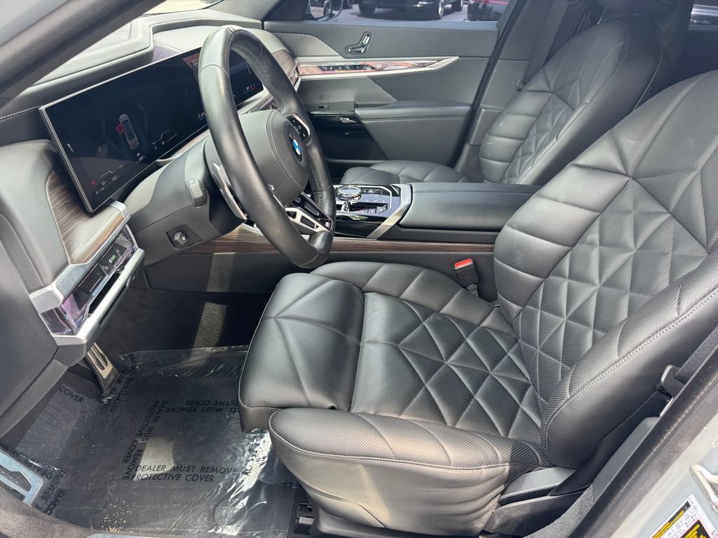 Used 2023 BMW 740i w/ Parking Assistance Package RWD image 9