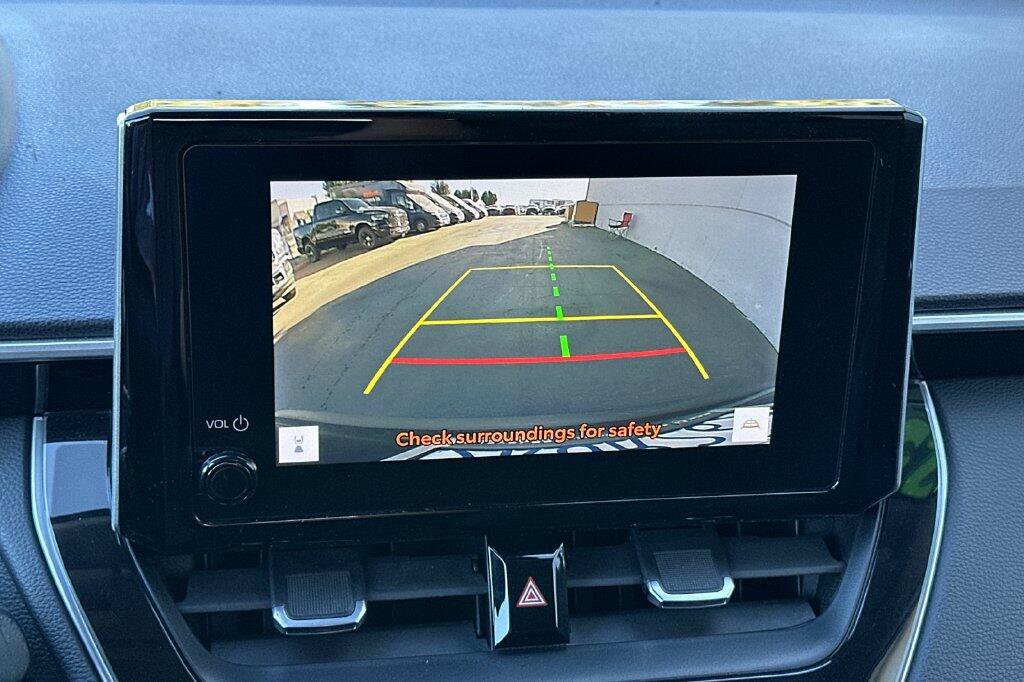 Used 2023 Toyota Corolla Cross XLE w/ Convenience Package FWD image 19