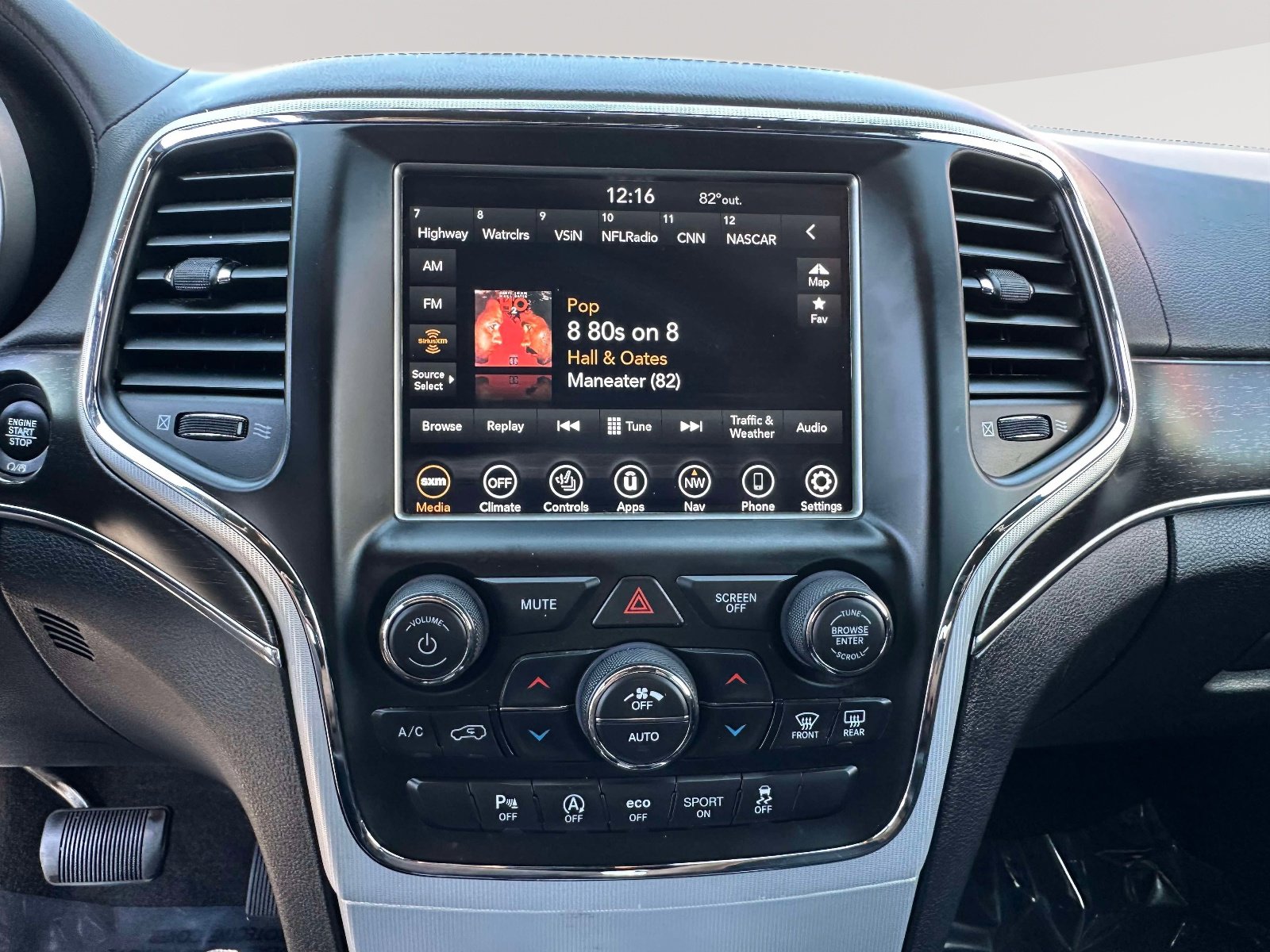 Used 2018 Jeep Grand Cherokee Limited AWD/4WD image 9