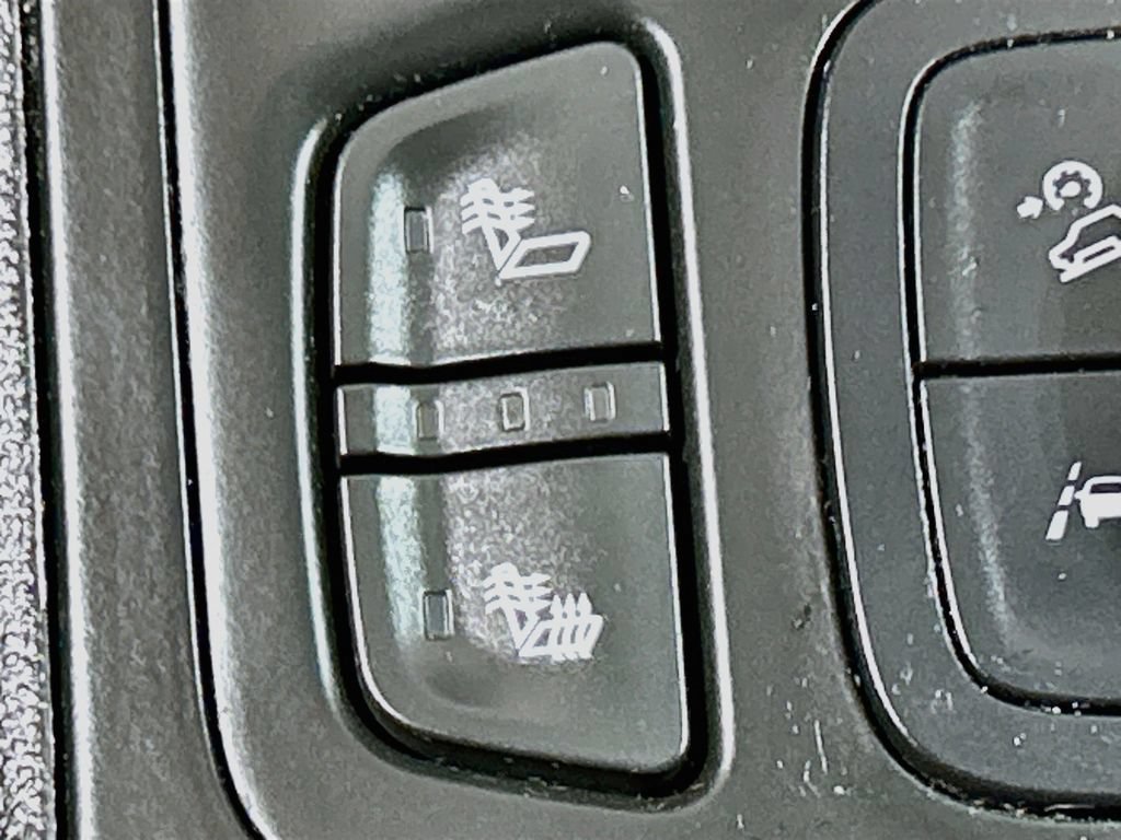 Used 2022 GMC Terrain SLE w/ Driver Convenience Package FWD image 17