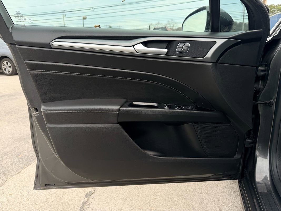 Used 2016 Ford Fusion Titanium AWD/4WD image 22