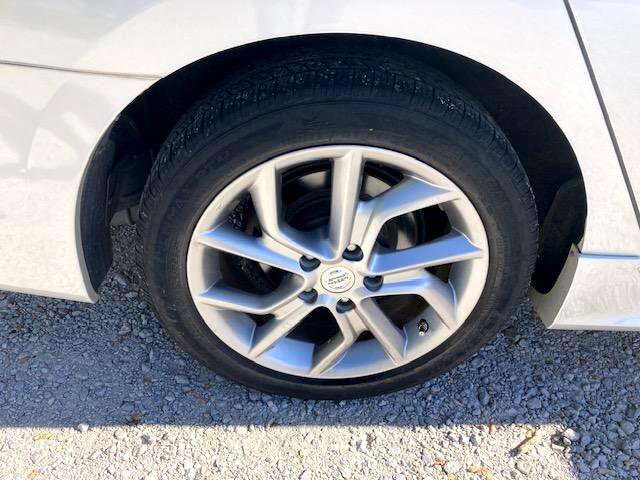 Used 2013 Nissan Sentra SR w/ Driver Pkg image 11