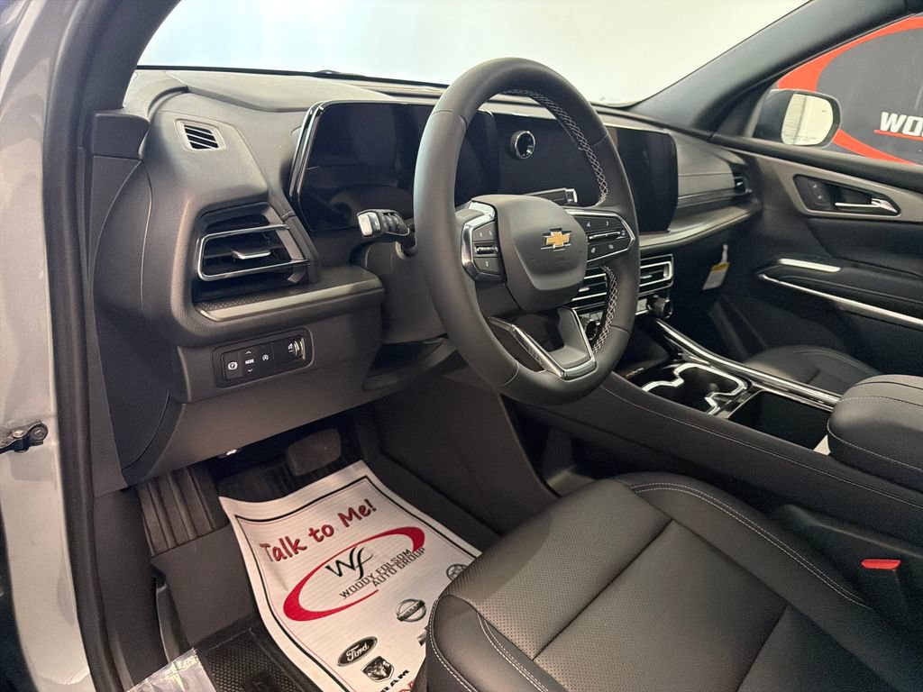New 2027 Chevrolet Traverse LT w/ LPO, Floor Liner Package FWD image 11
