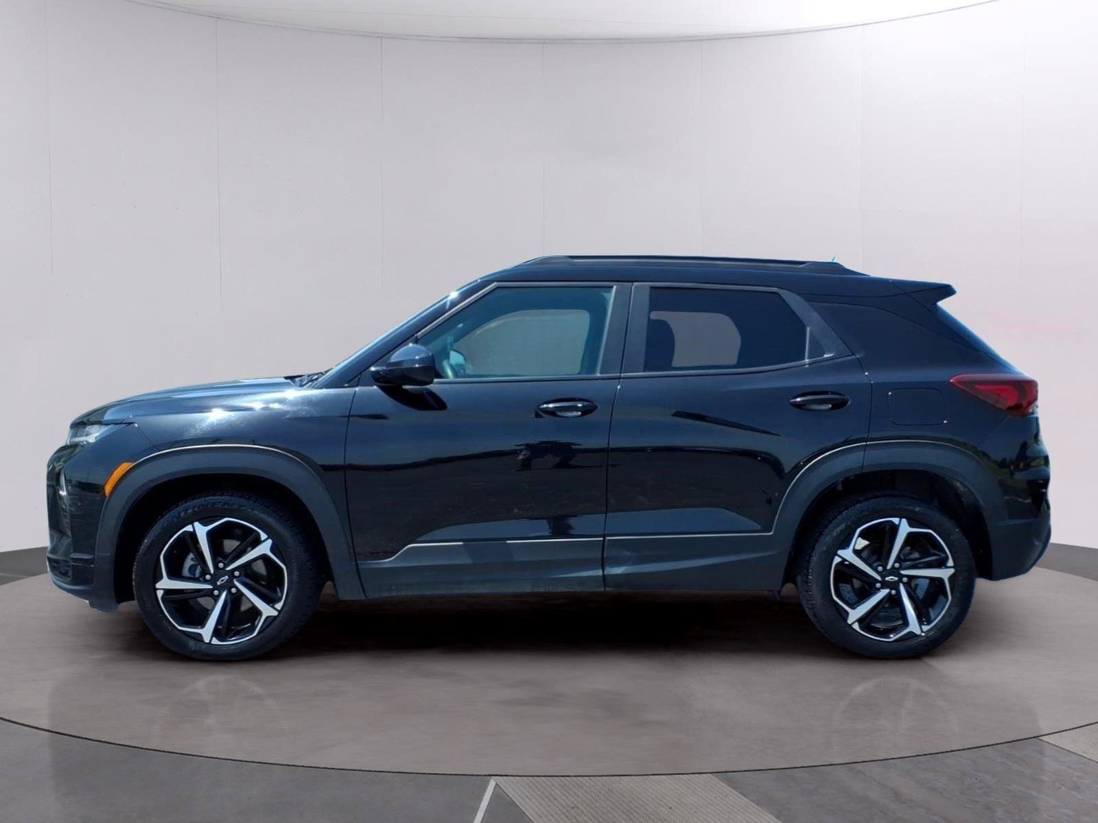 Used 2023 Chevrolet TrailBlazer RS FWD image 2