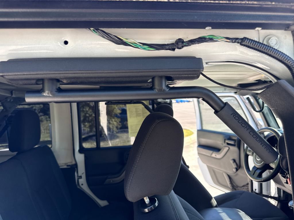 Used 2016 Jeep Wrangler Unlimited Sport w/ Connectivity Group AWD/4WD image 33