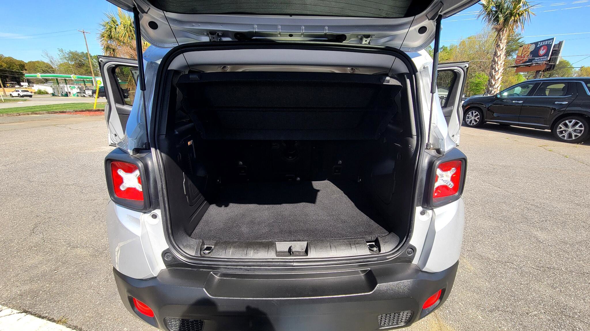 Used 2021 Jeep Renegade Latitude w/ Convenience Group image 39