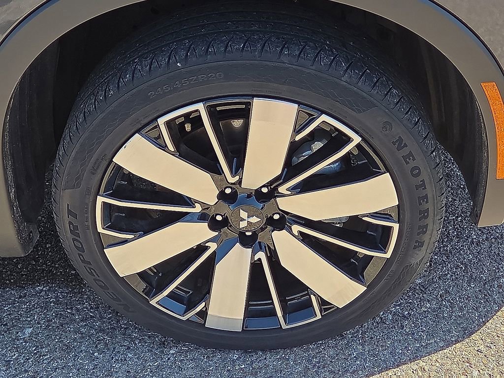 Used 2025 Mitsubishi Outlander SE image 11