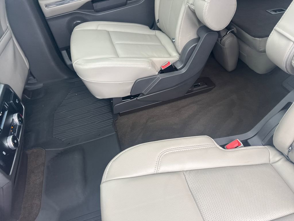 Used 2020 Ford Expedition XLT w/ Equipment Group 202A image 15