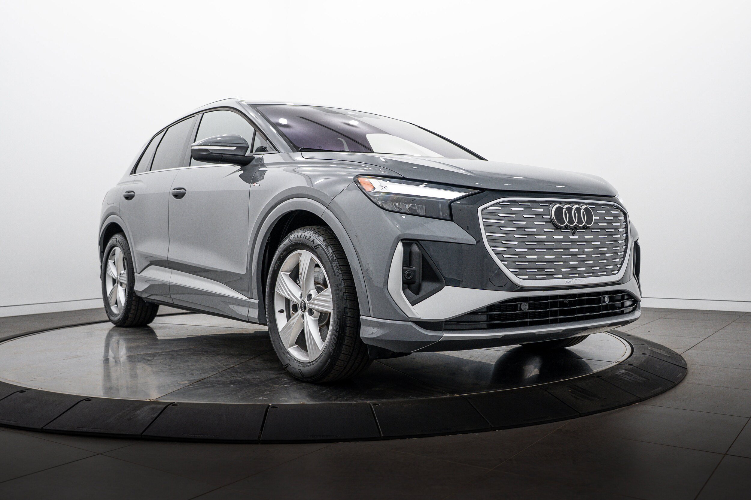 Certified 2025 Audi Q4 e-tron Premium w/ Convenience Package AWD/4WD image 1