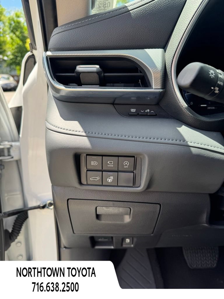 Used 2023 Toyota Highlander Platinum AWD/4WD image 31