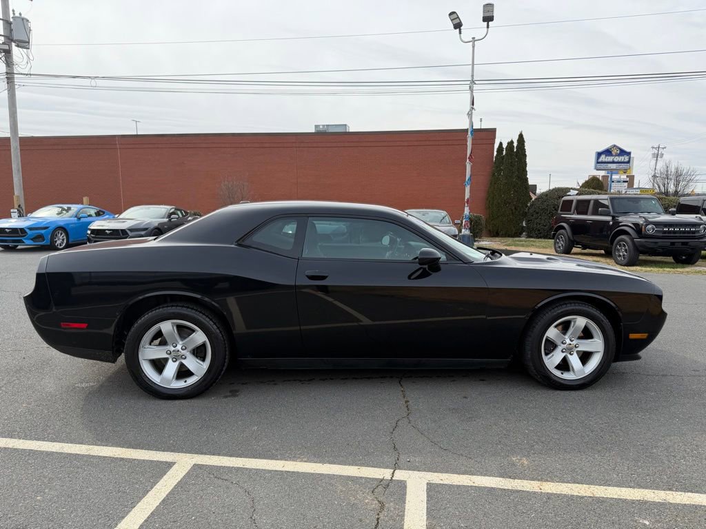 Used 2013 Dodge Challenger SXT Plus image 2