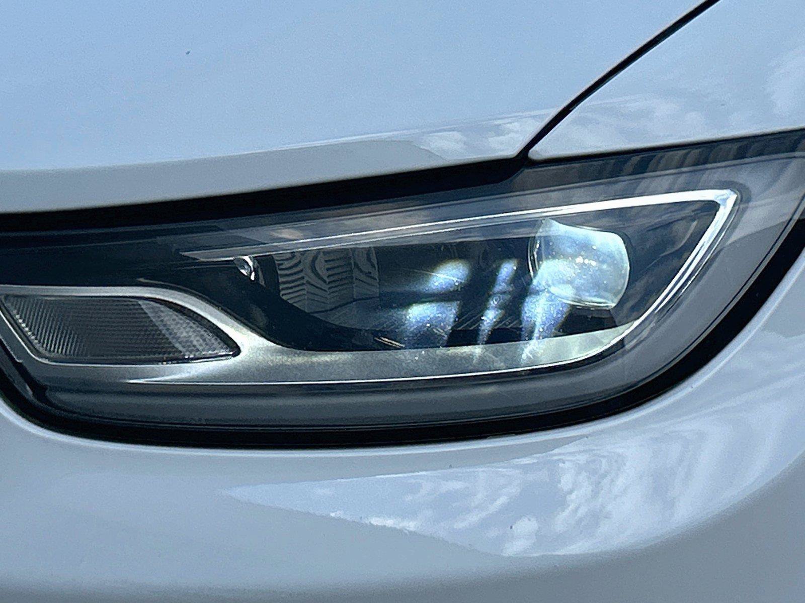 Used 2024 Chrysler Pacifica Touring-L FWD image 9