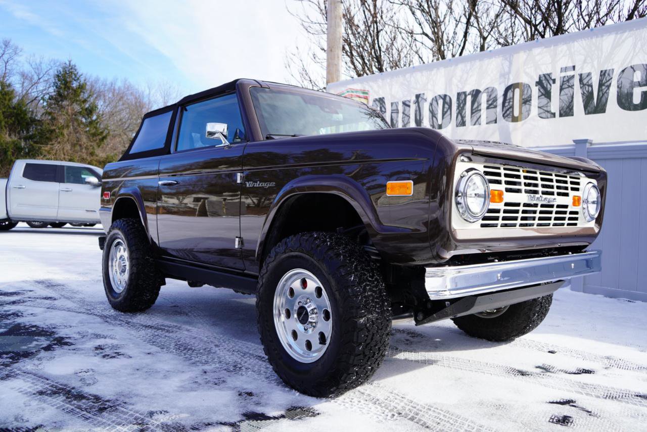 Used 2025 Ford Bronco Badlands image 3