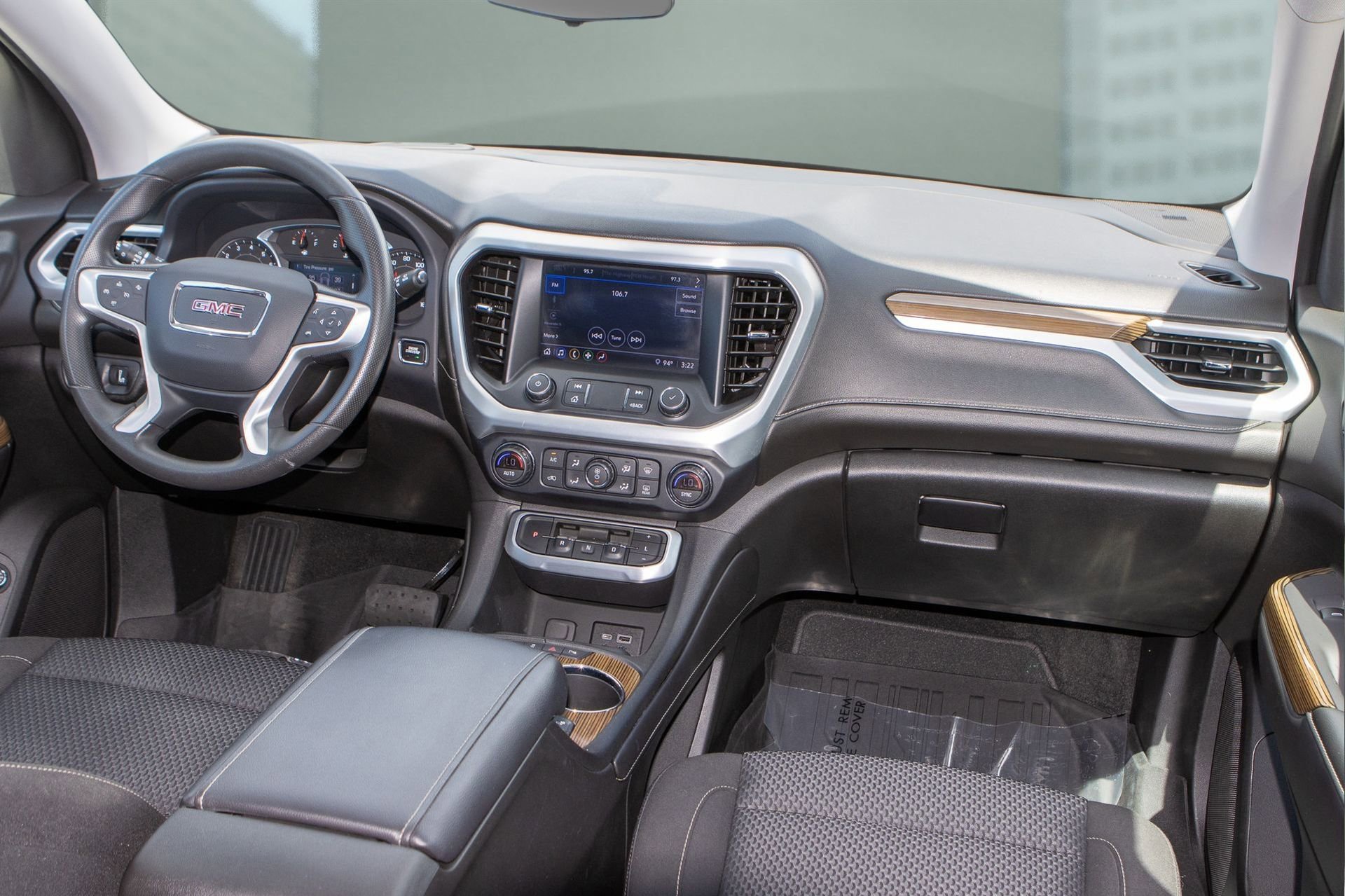 Used 2022 GMC Acadia SLE w/ Driver Convenience Package image 16