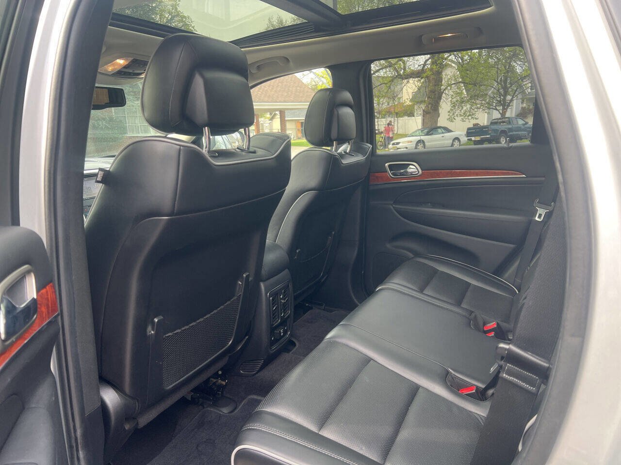 Used 2011 Jeep Grand Cherokee Overland image 5