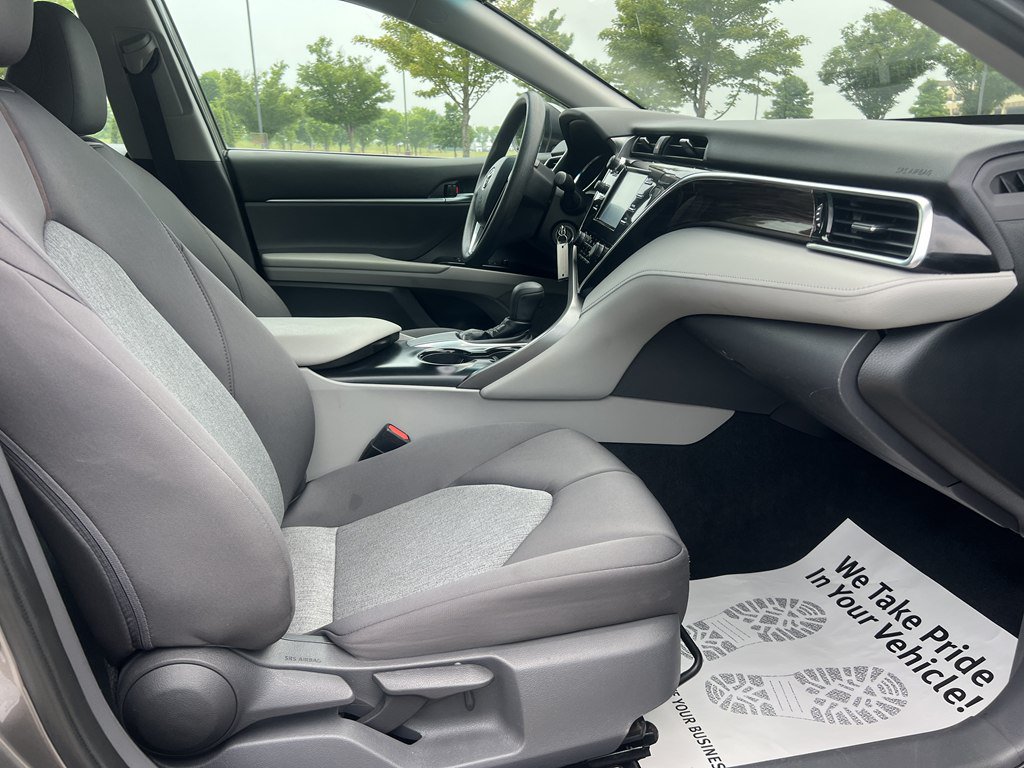 Used 2018 Toyota Camry LE FWD image 11