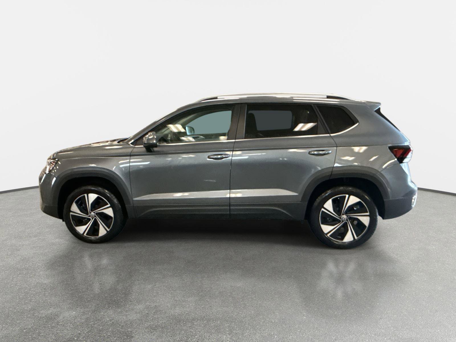 New 2026 Volkswagen Taos SE image 8