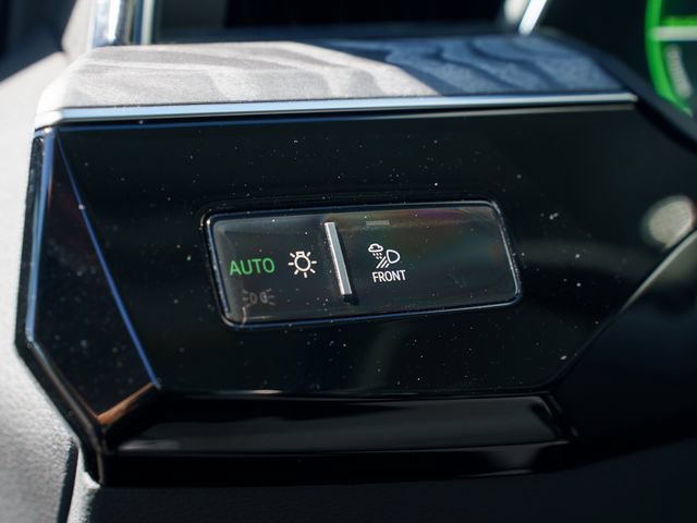 Used 2024 Audi Q8 e-tron Premium Plus w/ Premium Plus Package AWD/4WD image 29