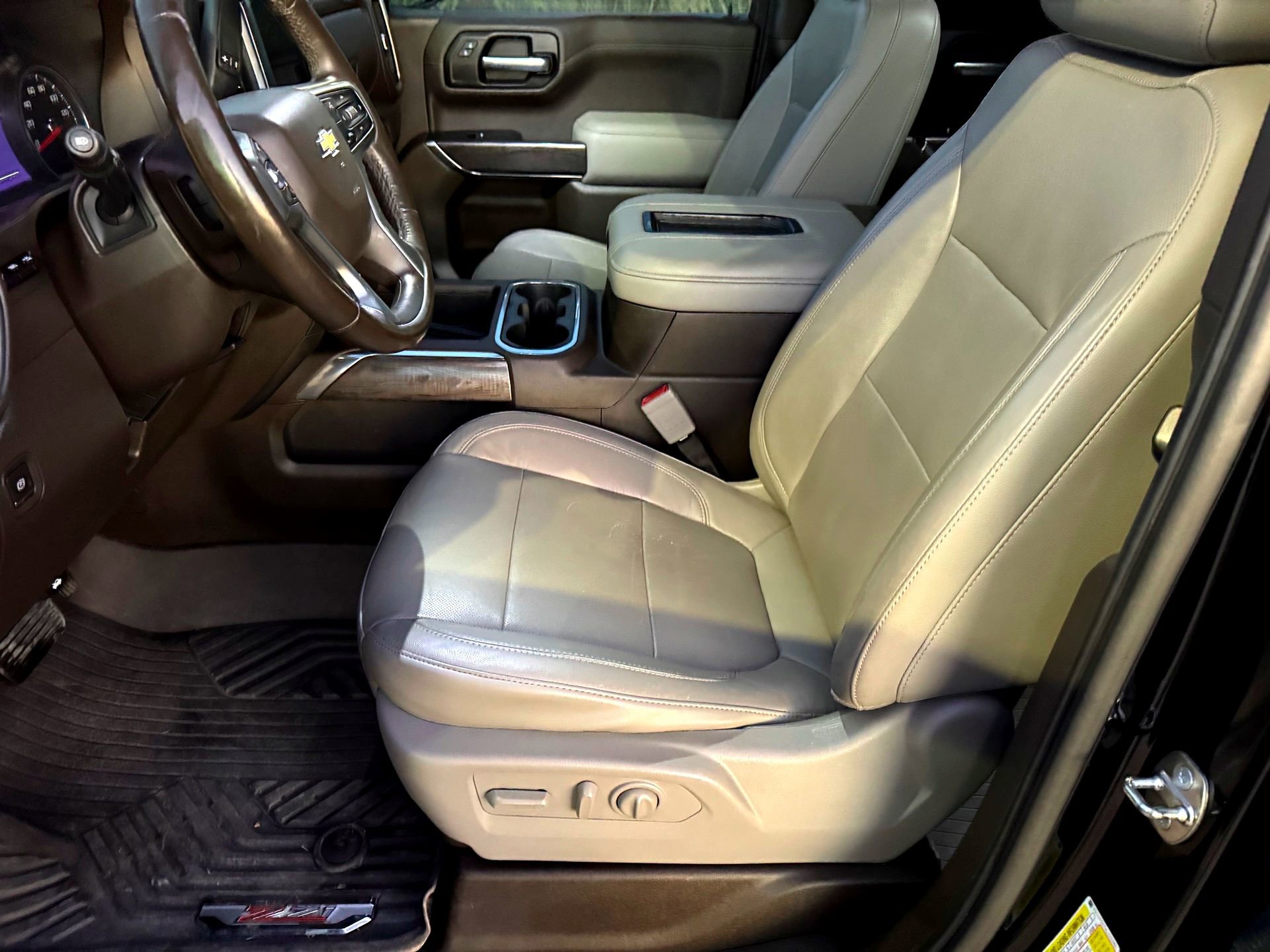 Used 2020 Chevrolet Silverado 1500 LTZ image 12