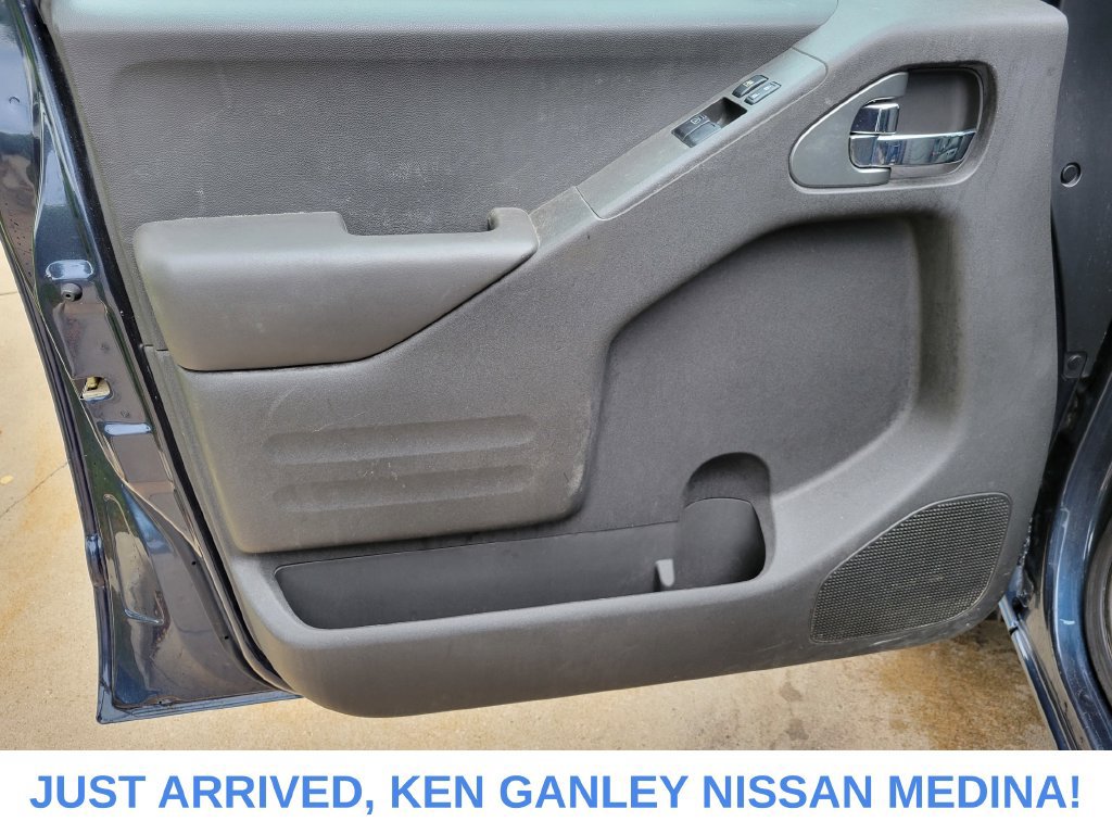 Used 2016 Nissan Frontier SV w/ SV Value Truck Package AWD/4WD image 15