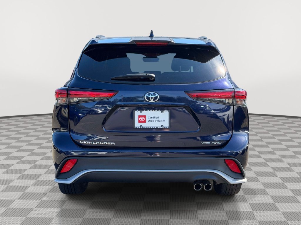 Used 2023 Toyota Highlander XSE AWD/4WD image 4