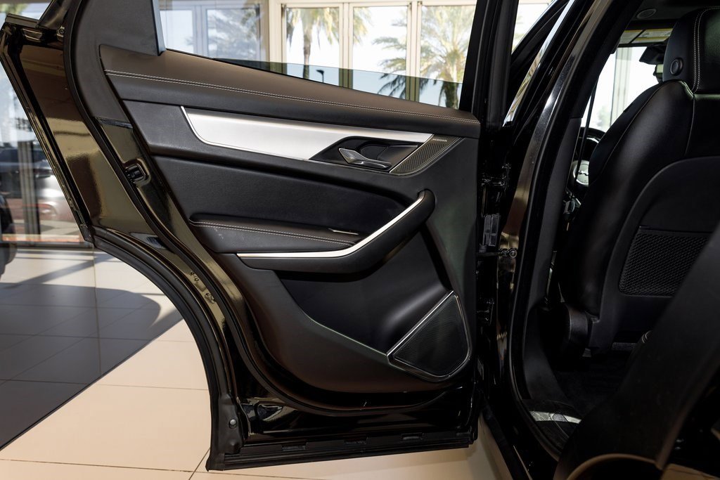 Used 2025 Jaguar F-PACE R-Dynamic S image 33