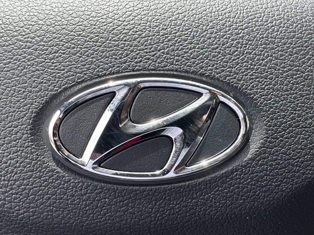 Used 2020 Hyundai Elantra Limited w/ Cargo Package (C1) FWD image 32