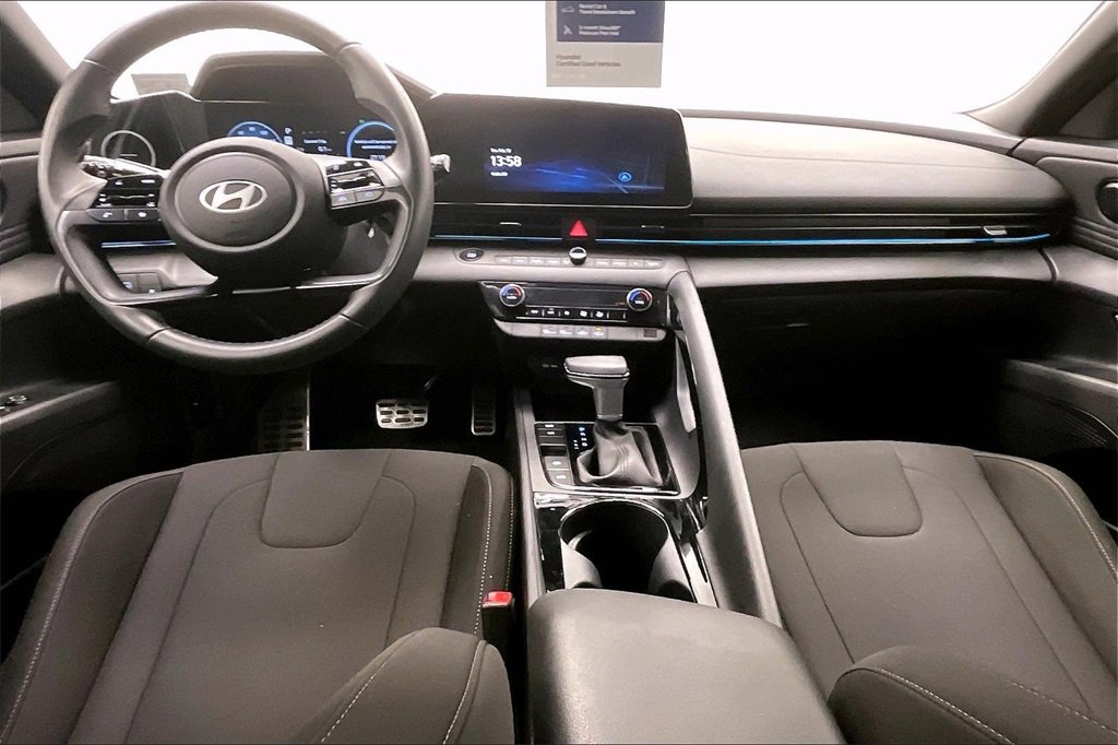 Certified 2025 Hyundai Elantra SEL image 13