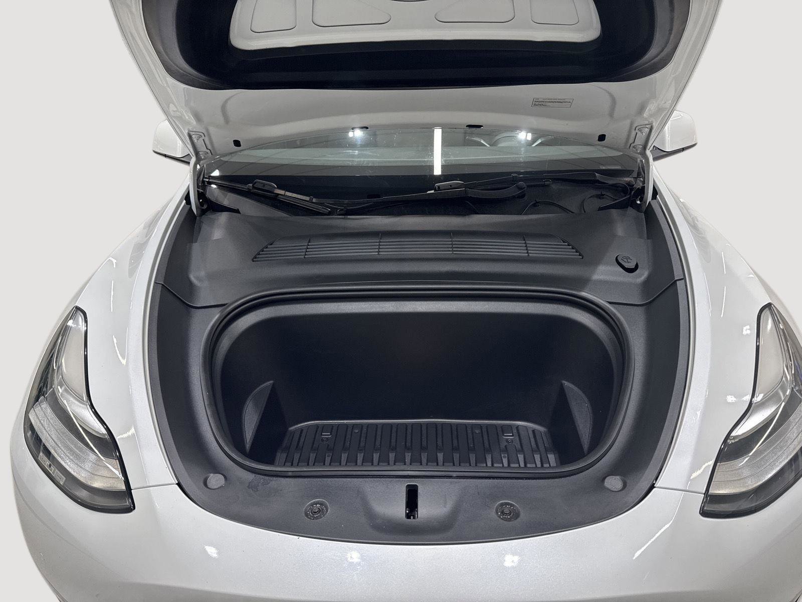 Used 2022 Tesla Model Y Long Range image 19