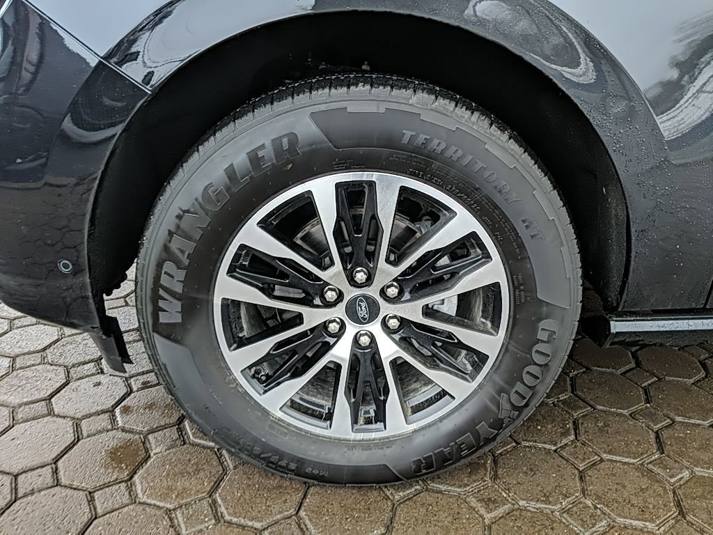 Certified 2025 Ford Expedition Max Platinum image 12