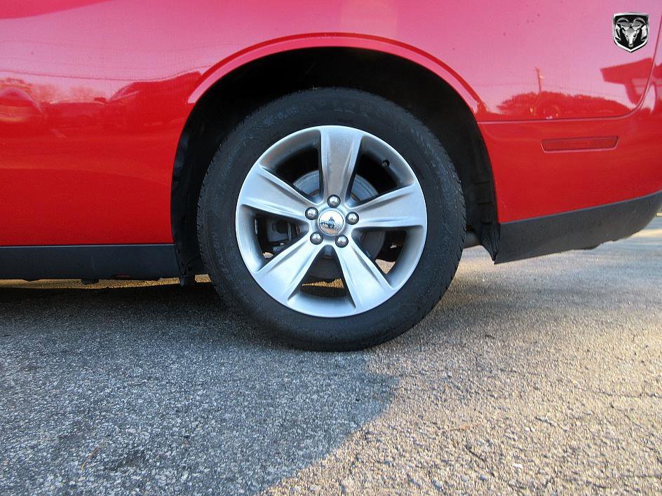 Used 2016 Dodge Challenger SXT image 25