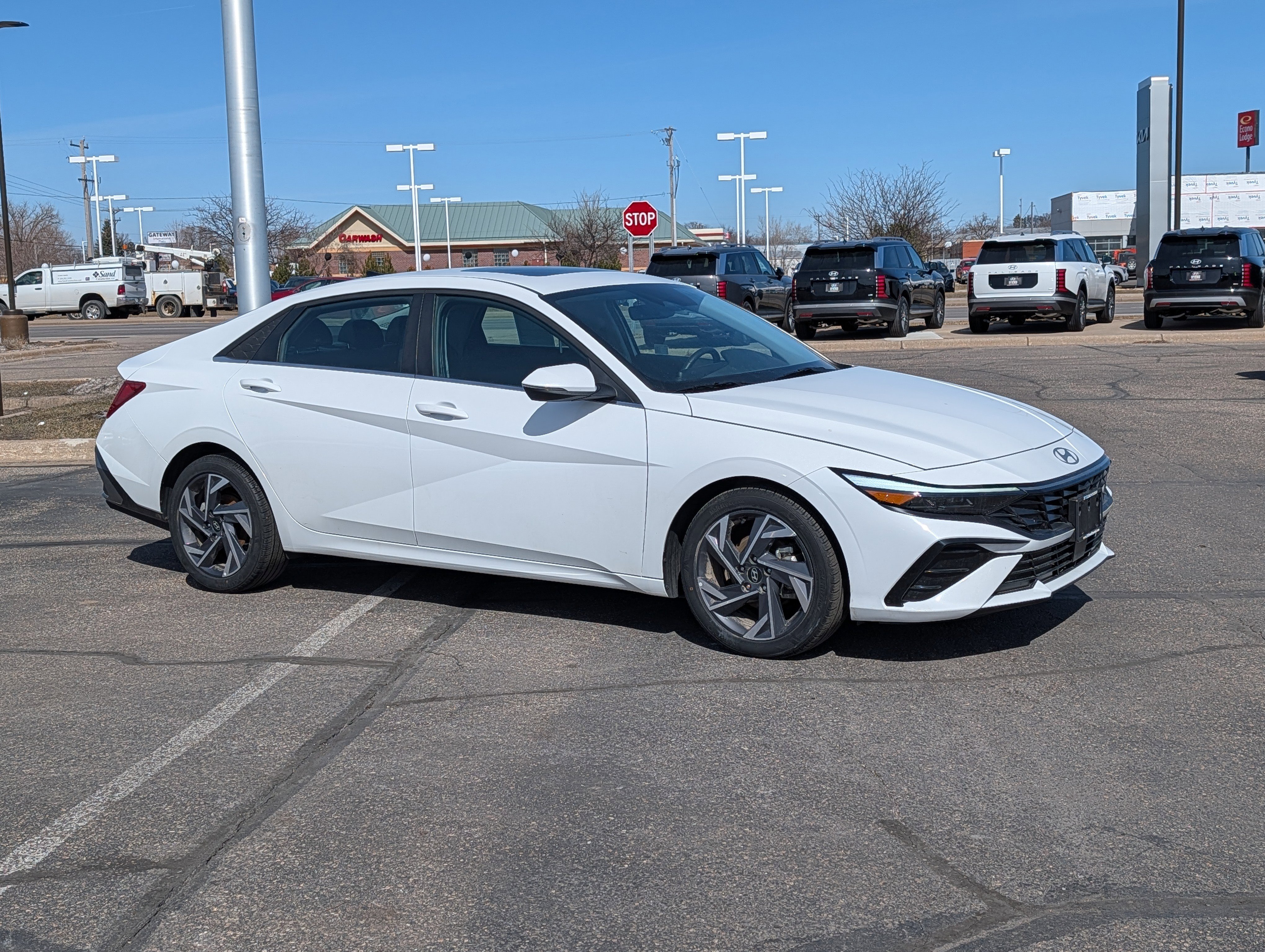 Certified 2025 Hyundai Elantra Limited FWD image 7
