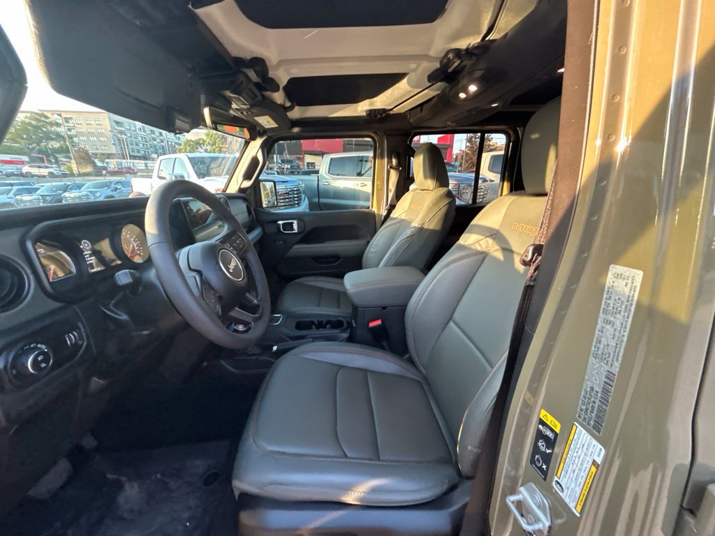 Used 2025 Jeep Gladiator Mojave AWD/4WD image 27