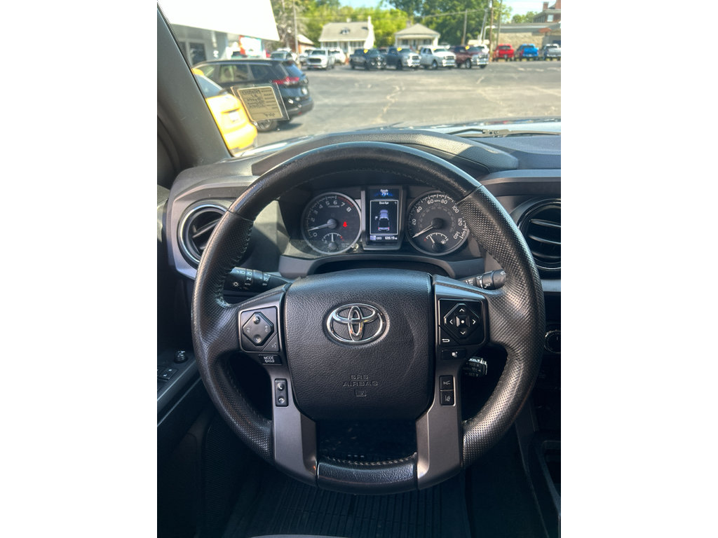 Used 2021 Toyota Tacoma TRD Off-Road w/ Technology Package AWD/4WD image 13