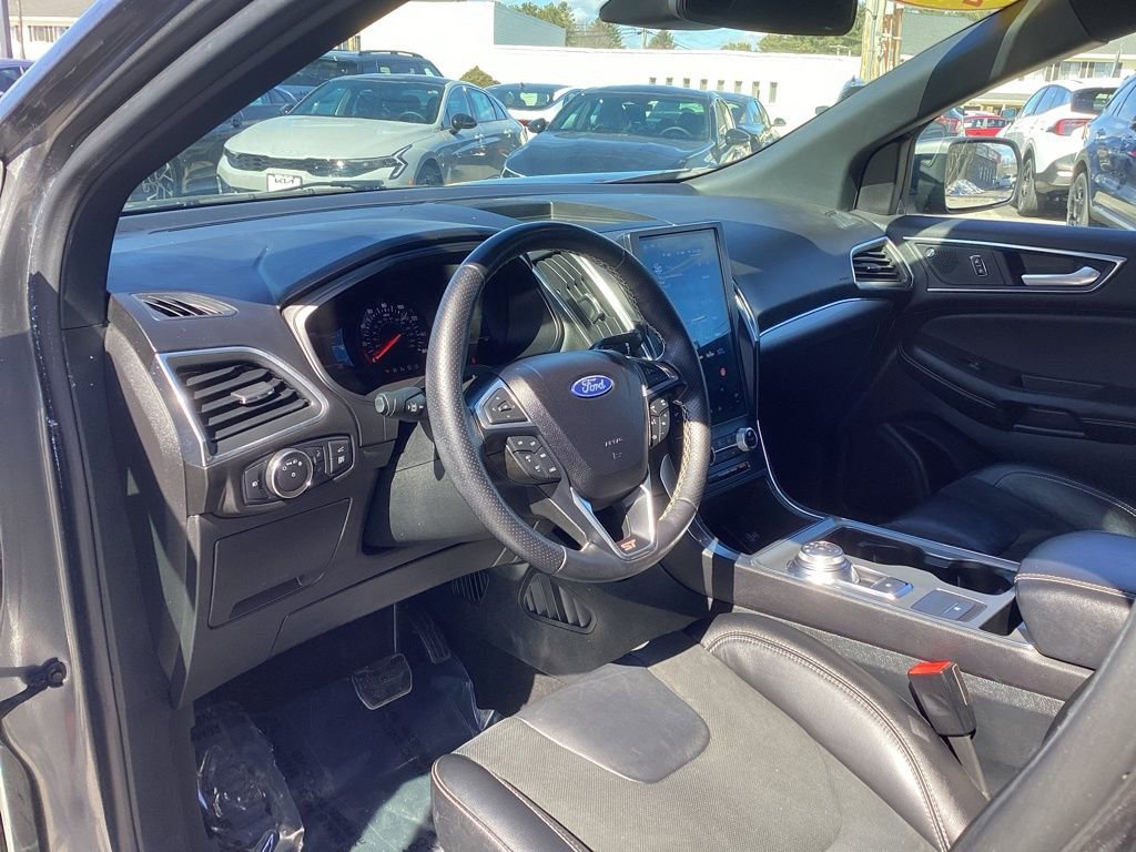 Used 2022 Ford Edge ST image 11