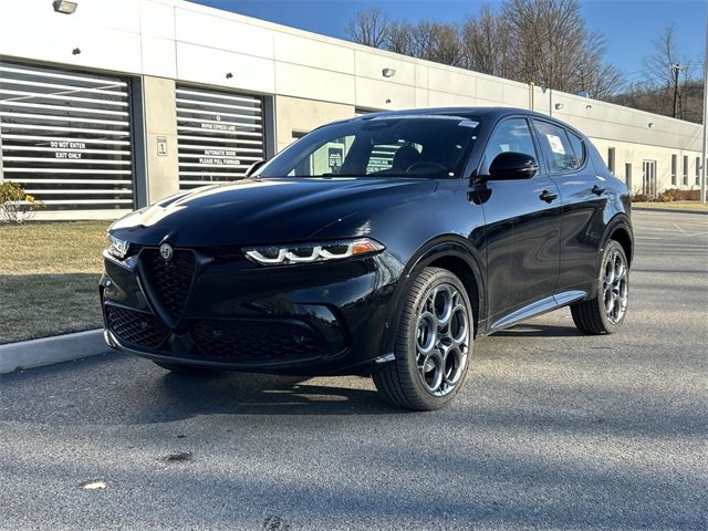New 2025 Alfa Romeo Tonale w/ Premium Package