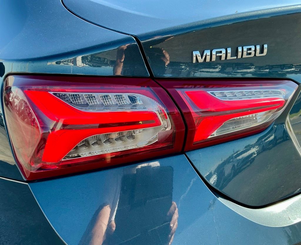 Used 2021 Chevrolet Malibu LT FWD image 14
