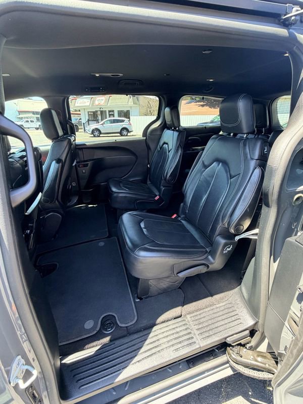 Used 2020 Chrysler Pacifica Touring-L Plus w/ S Appearance Package FWD image 26