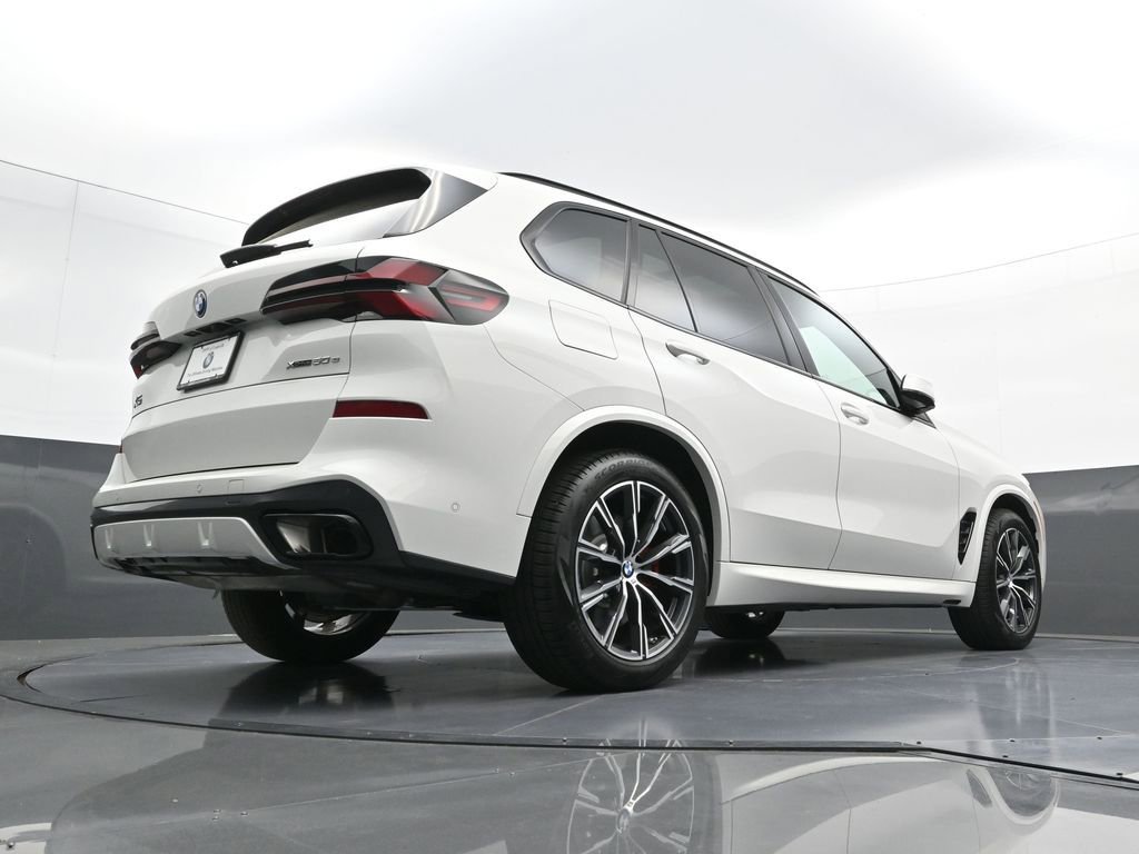 Used 2026 BMW X5 xDrive50e w/ M Sport Package AWD/4WD image 29