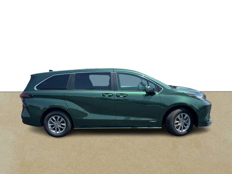 Certified 2021 Toyota Sienna LE FWD image 2