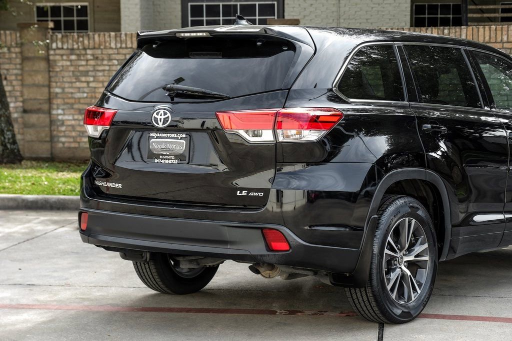 Used 2017 Toyota Highlander Plus image 16