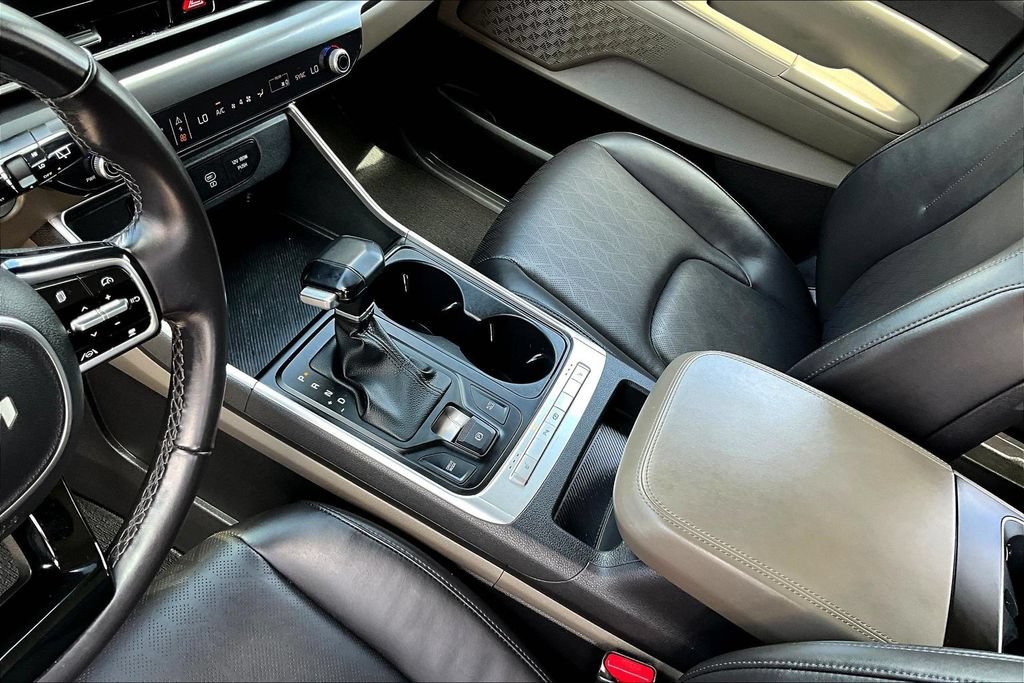 Used 2025 Kia Carnival FWD image 18