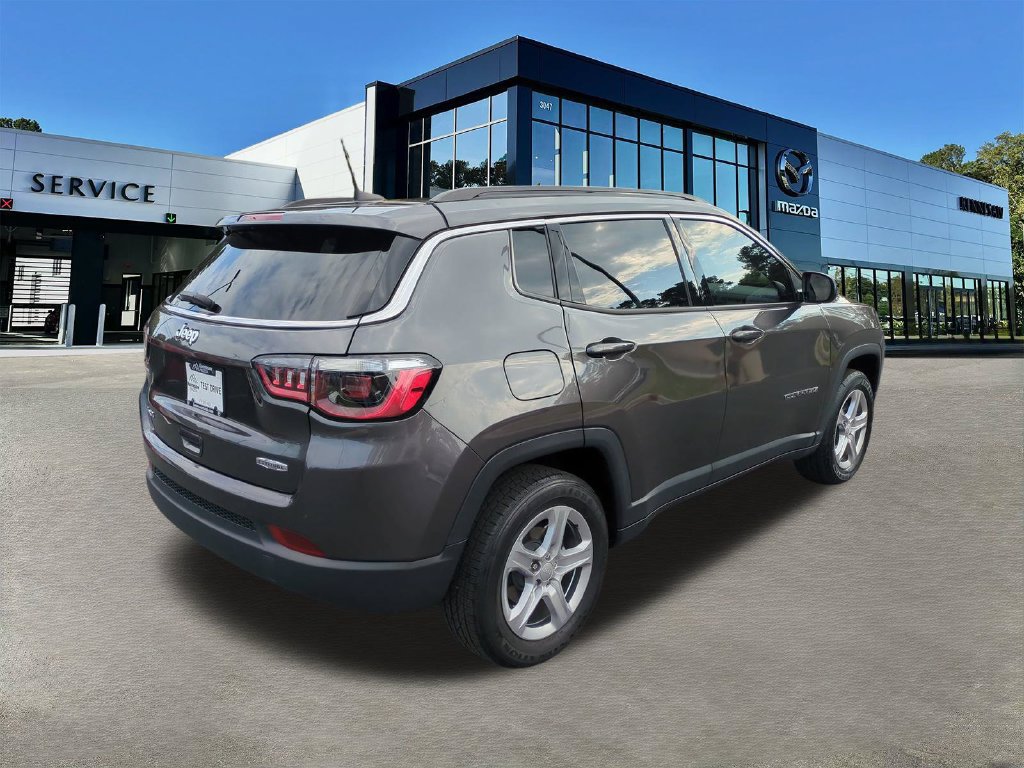 Used 2023 Jeep Compass Latitude w/ Convenience Group AWD/4WD image 4