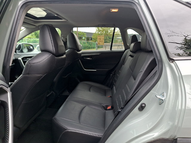 Certified 2021 Toyota RAV4 XLE Premium AWD/4WD image 6