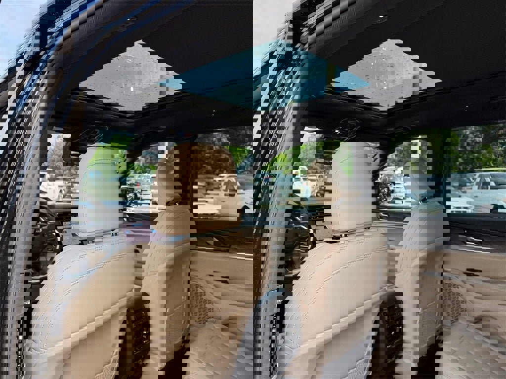 New 2025 Jeep Grand Cherokee L Limited w/ Black Appearance Package image 18