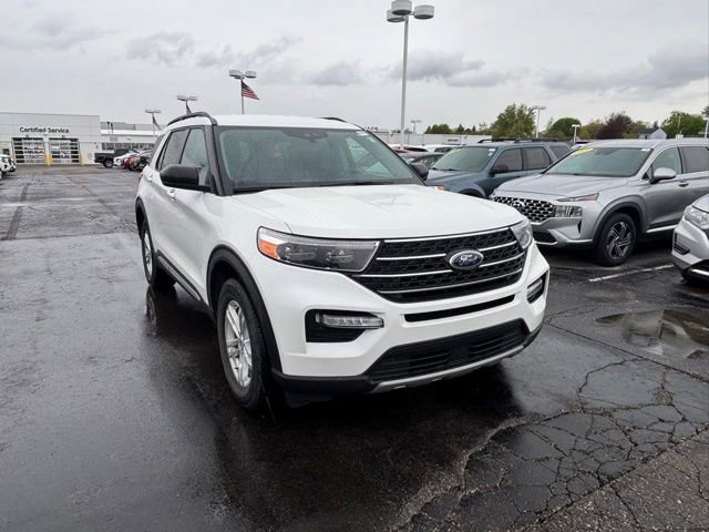 Used 2023 Ford Explorer XLT w/ Equipment Group 202A AWD/4WD image 3