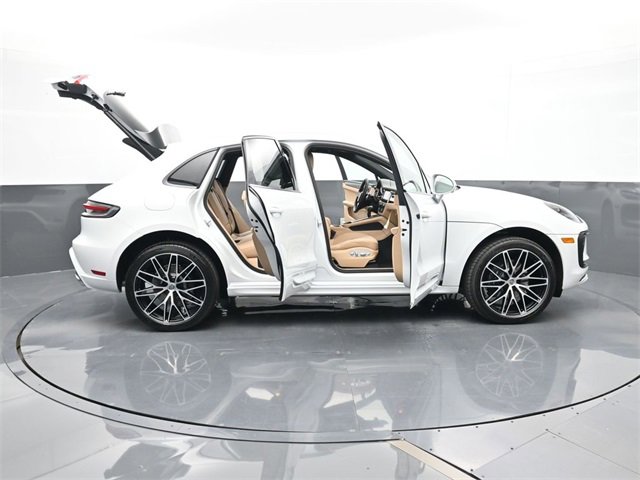 New 2026 Porsche Macan image 34