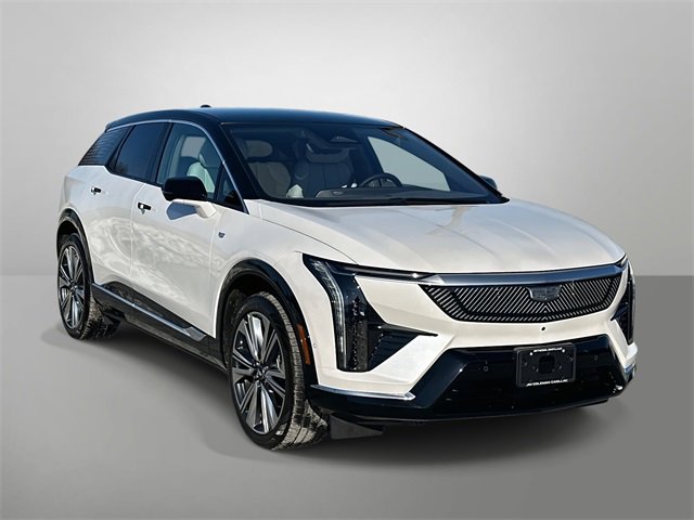 Used 2025 Cadillac Optiq Luxury 2 image 25