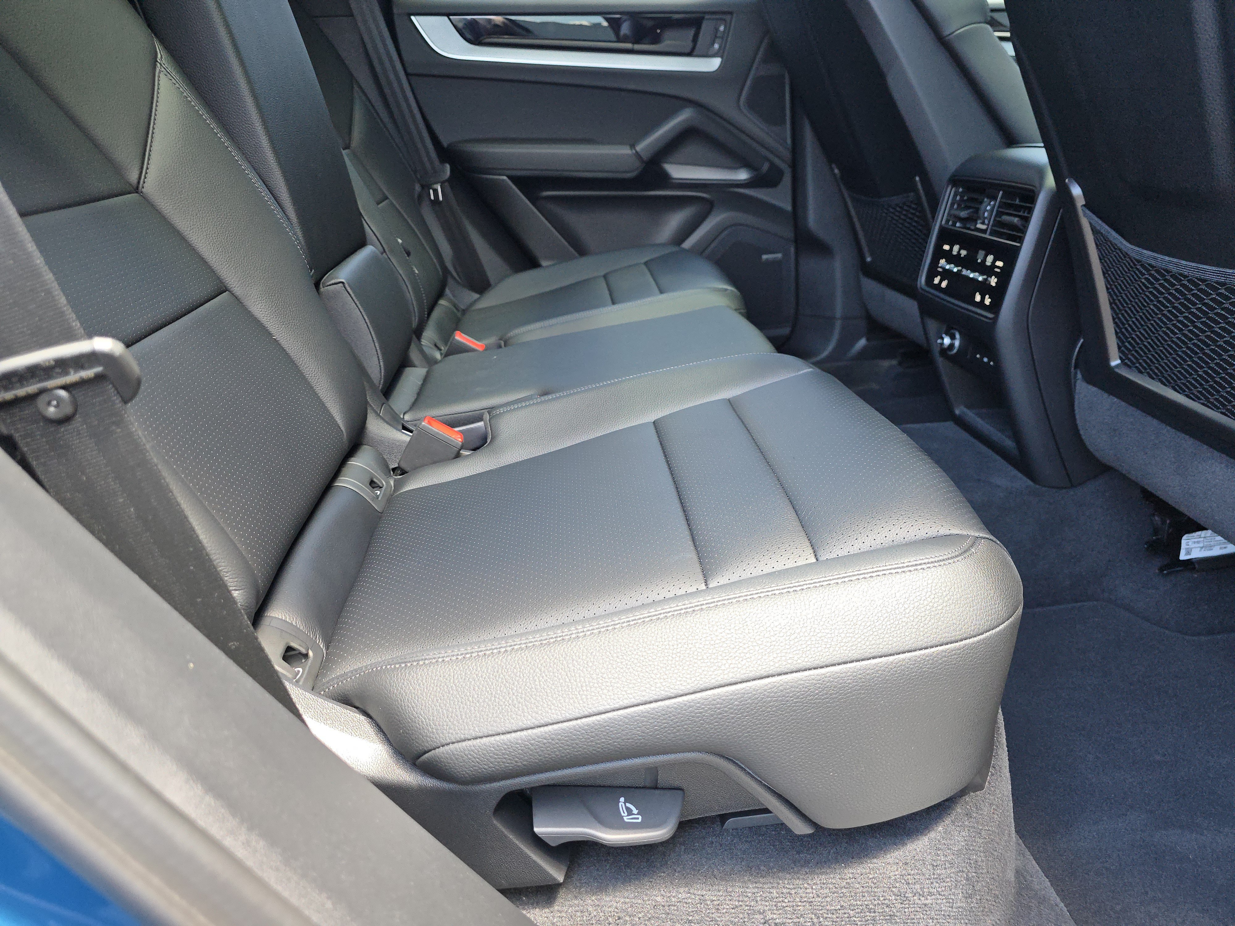 Certified 2025 Porsche Cayenne AWD/4WD image 22